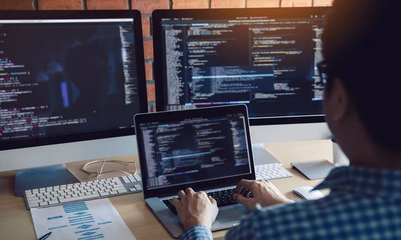 数据科学选型:R与Python如何赋能甘井子区网站建设?